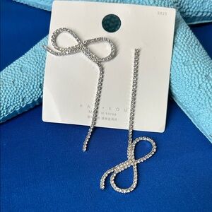 🖤NEW🔺Silver Ribbon 🎀 CZ Drop Earrings